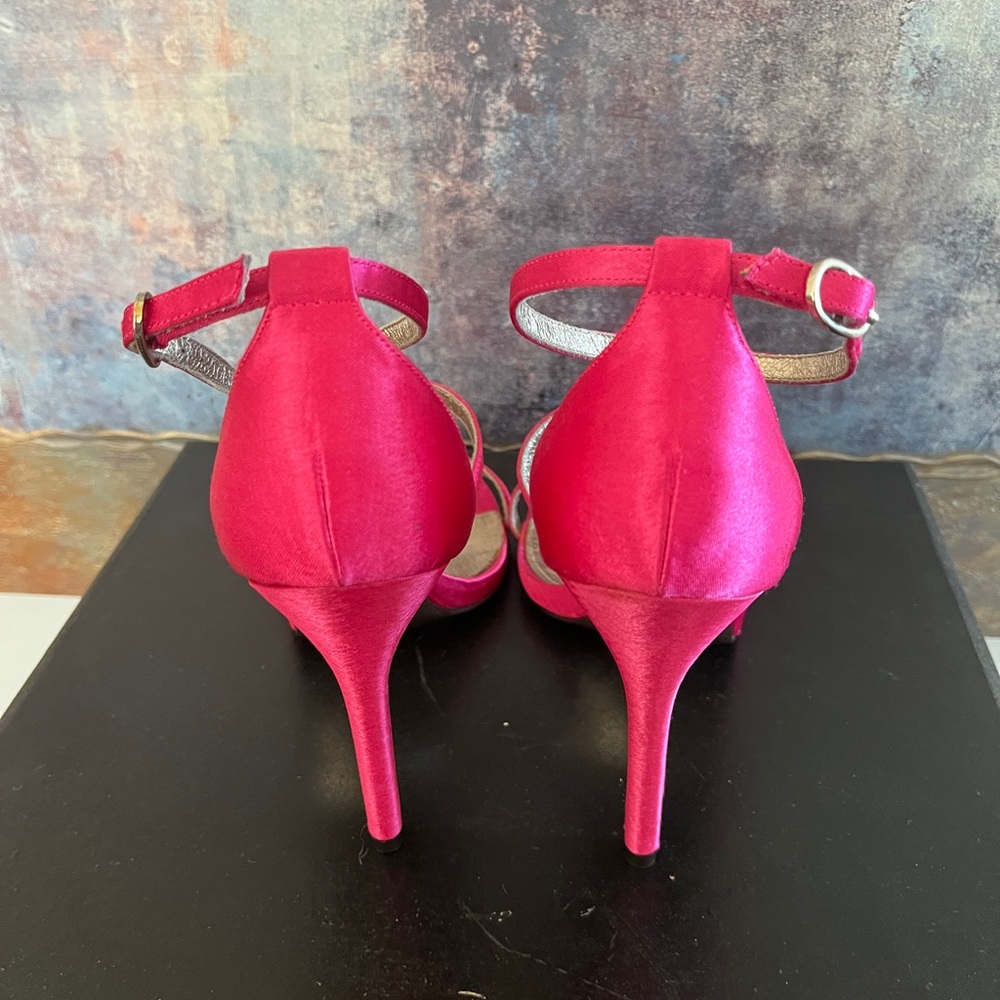 Gifted with purchase! 💕Hi Barbie! BNWT Beautiful Adrianna Pappell Pink Heels - Picture 6 of 6
